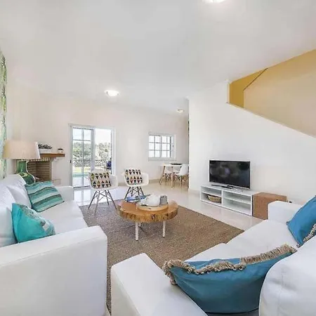 Sleeps 6 With Pool Air Con And Wifi Villa