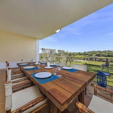 Sleeps 6 With Pool Air Con And Wifi *