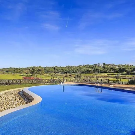 Vila Sleeps 6 With Pool Air Con And Wifi